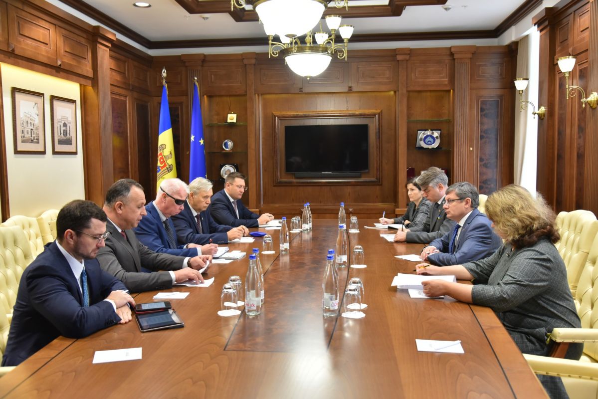 Dr. Banks cu președintele Parlamentului Republicii Moldova